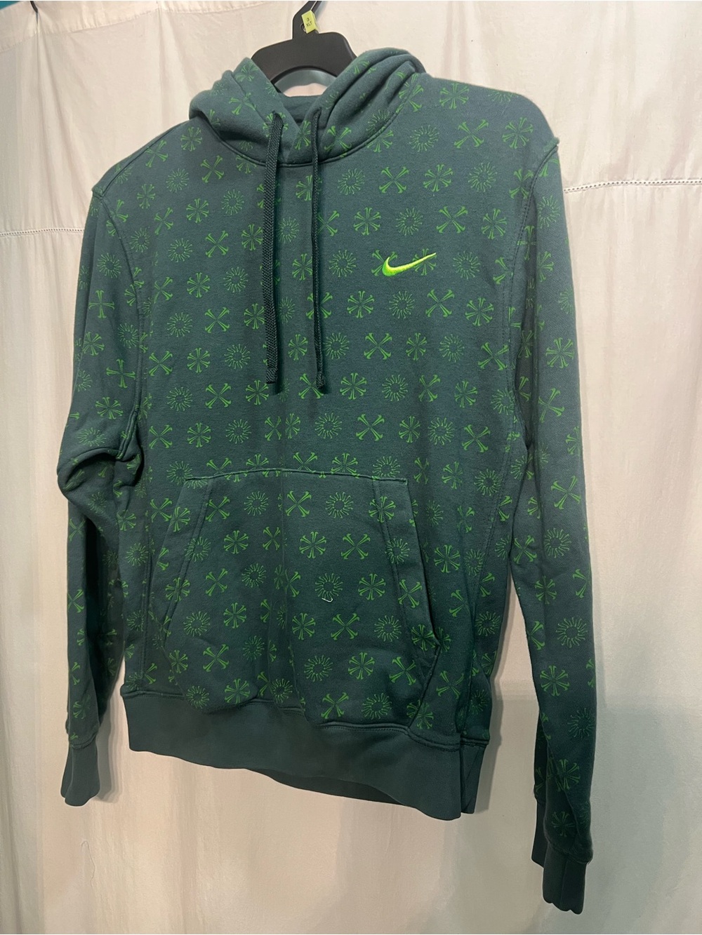 Nike Men’s Dark Green Patterned Pullover Hoodie with Neon Swoosh